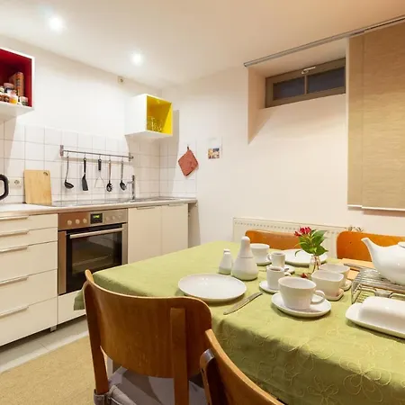 Alte Falknerei Apartment *